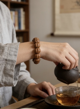 文玩 手链 手串 饰品 猴头核桃京八棱在手，盘玩的乐趣藏于指间