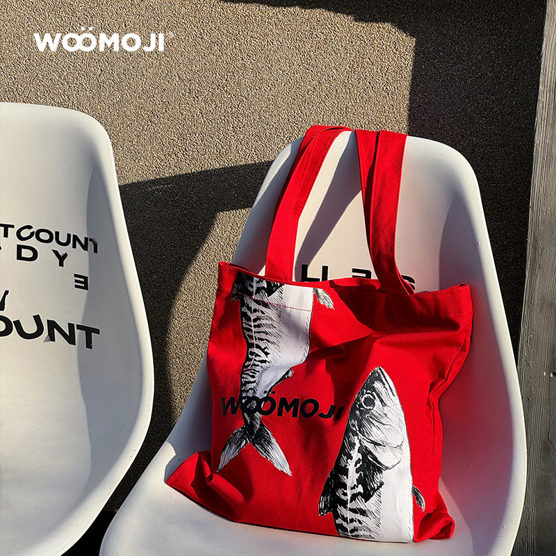 WOOMOJI原创鱼帆布包大容量文艺小众通勤设计松弛感度假伴手礼物,箱包皮具/热销女包/男包,时尚帆布包,淘宝优惠券,粉丝福利购,淘宝优惠卷