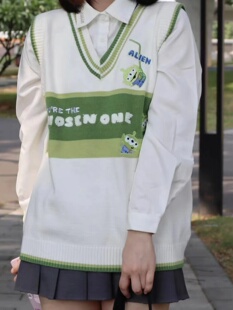 三亿少女2026秋冬新款针织v领学院风马甲森系毛衣外穿外搭三眼怪