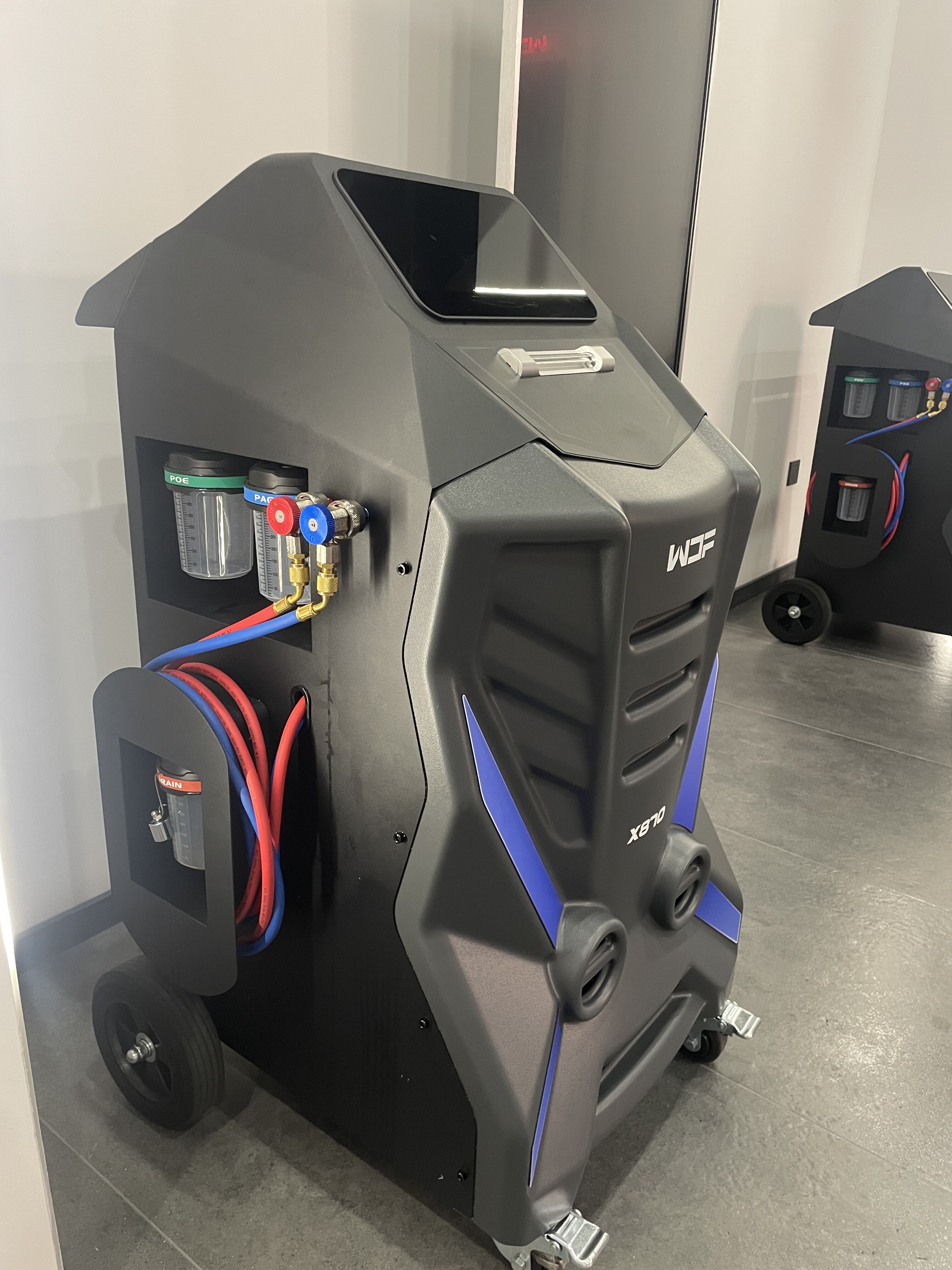 万得福X870汽车全自动冷媒机空调制冷剂回收加注清洗管路油电车