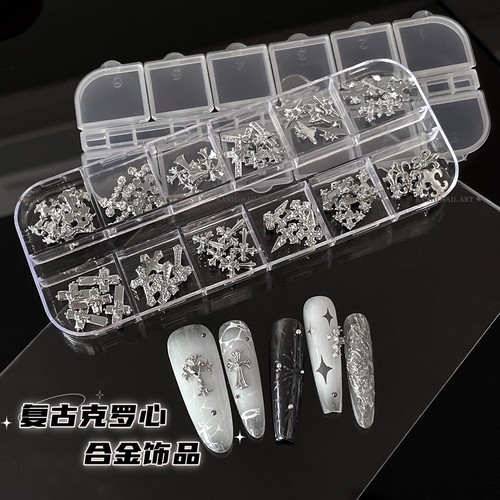 卡妞克罗心12宫格混装美甲饰品