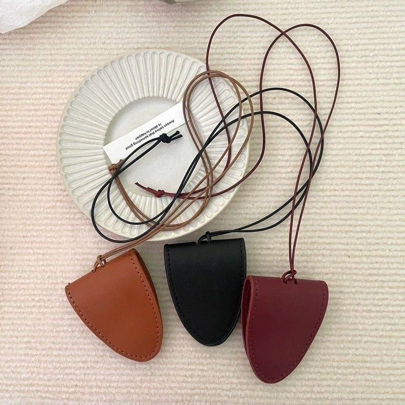 长款皮革磁吸眼镜夹挂脖项链女多功能墨镜小包毛衣链户外便携配饰