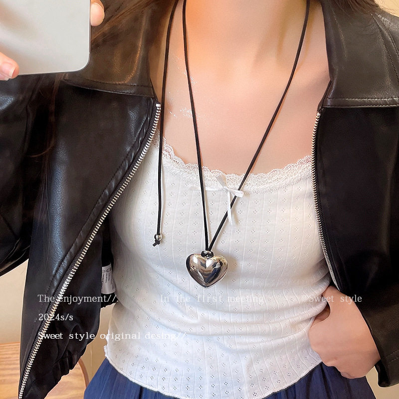 长款爱心吊坠新款毛衣配饰装饰项链高级感轻奢小众锁骨链颈链项饰