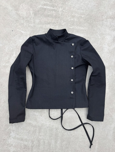 B72 2025秋冬 黑色立体剪裁纽扣击剑服原牛牛仔夹克外套男女潮牌