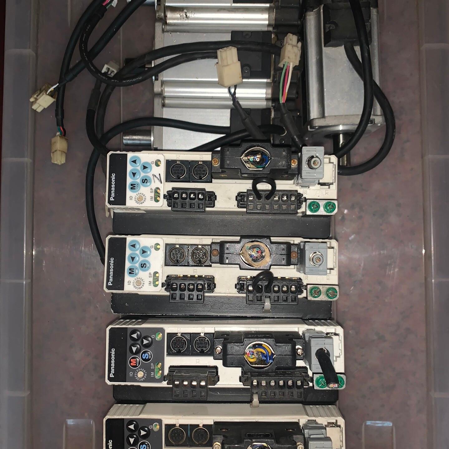 议价A4 400W 松下伺服驱动器 伺服电机 插头齐全功能测试完好维修