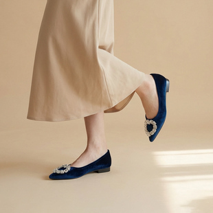 westory2026新款丝绒水钻方扣尖头平底单鞋女浅口气质晚宴婚鞋