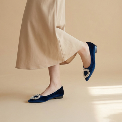 westory2026新款丝绒水钻方扣尖头平底单鞋女浅口气质晚宴婚鞋