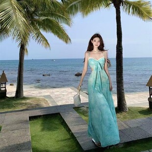 海岛拍照绝美绿色印花吊带连衣裙辣妹出游穿搭露腰度假风蕾丝长裙