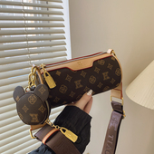 爆款 今年流行百搭高级感斜挎枕头包 超火圆筒老花小包包女2025新款