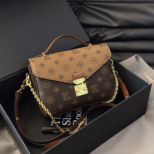 夏天小包包女斜挎包2025新款高级感轻奢小众邮差包百搭手提小方包