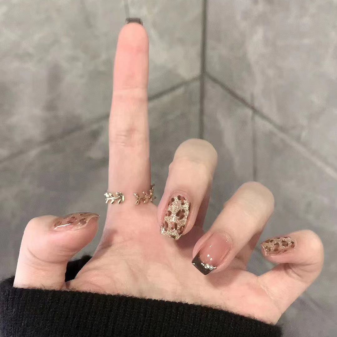 豹纹法式手工穿戴甲短款2025新款甲片穿戴式高级感指甲贴片新娘