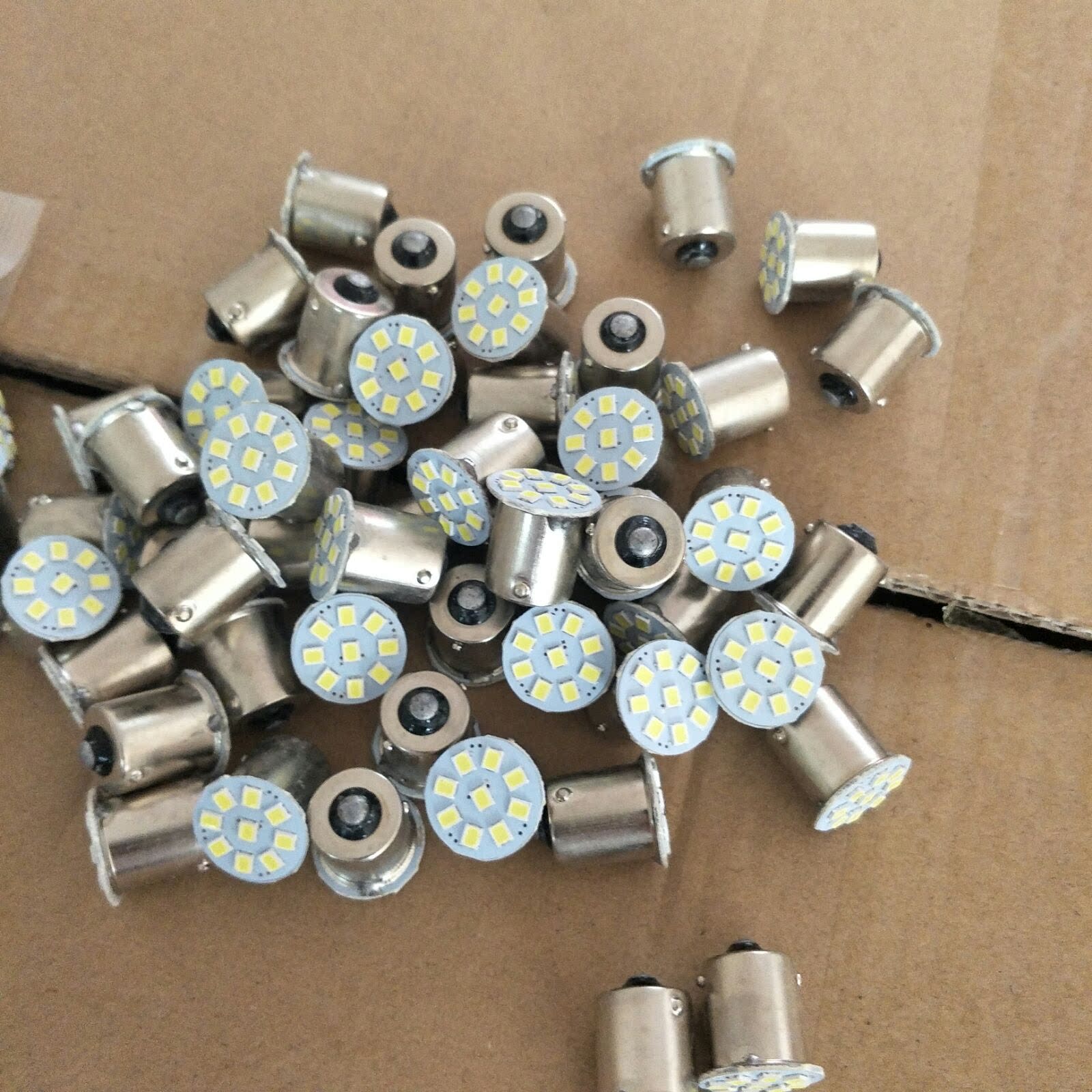 12V24V 슈퍼 밝은 LED 전구 2405 스티어링 전구 플랫 앵글 전구 단일 꼬리 자동차 트럭 수정 된 빛