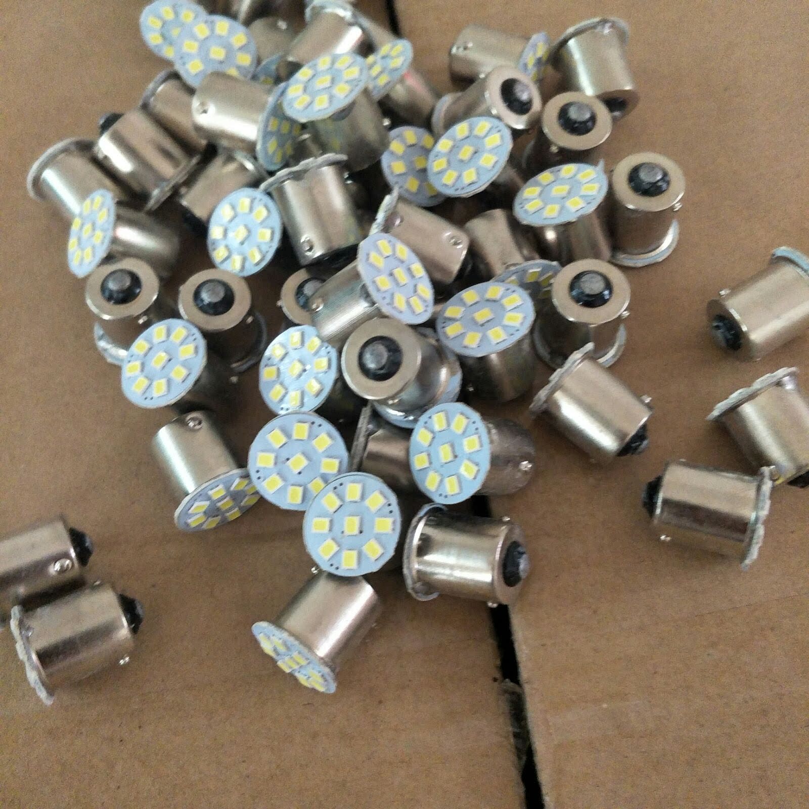 12V24V 슈퍼 밝은 LED 전구 2405 스티어링 전구 플랫 앵글 전구 단일 꼬리 자동차 트럭 수정 된 빛