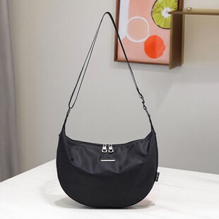 新款大容量饺子包防水牛津布通勤风单肩斜挎包轻便女士运动休闲包