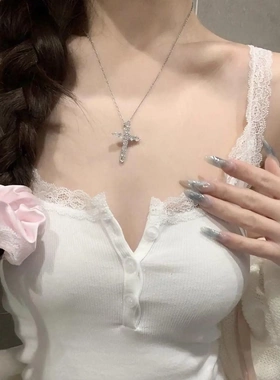 2025年新款镶钻十字架钛钢毛衣项链女轻奢卫衣链高级感锁骨链配饰