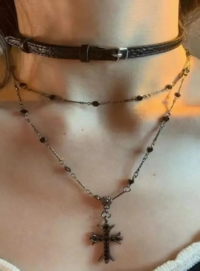 暗黑小众黑色串珠双层十字架辣妹项链叠戴褶皱皮扣项圈锁骨长款潮