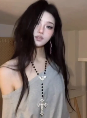 暗黑y2k亚比叠戴黑色串珠项链蝙蝠十字甜酷辣妹卫衣项饰配饰