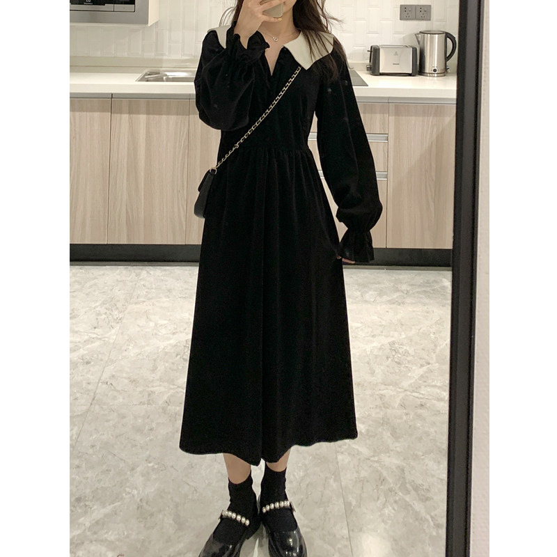 秋冬装配大衣赫本风娃娃领长袖收腰气质小众黑色金丝绒连衣裙子女