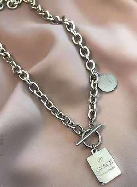 男女个性方块吊牌钛钢吊坠项链嘻哈LOVE GRACE字母挂件锁骨链配饰