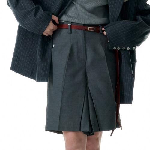 C2H4百褶细节无腰短裤