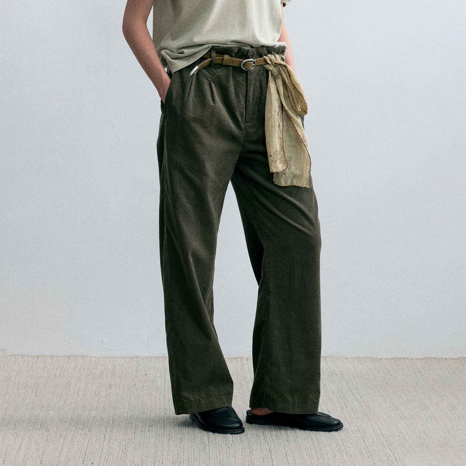 C2H4 Vrille Tailored Pants 定格瞬间 褶皱腰部 条绒维里尔西裤图片