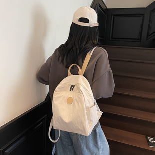 适合出门旅游背的包高颜值女轻便登山包通勤小背包可爱素净双肩包
