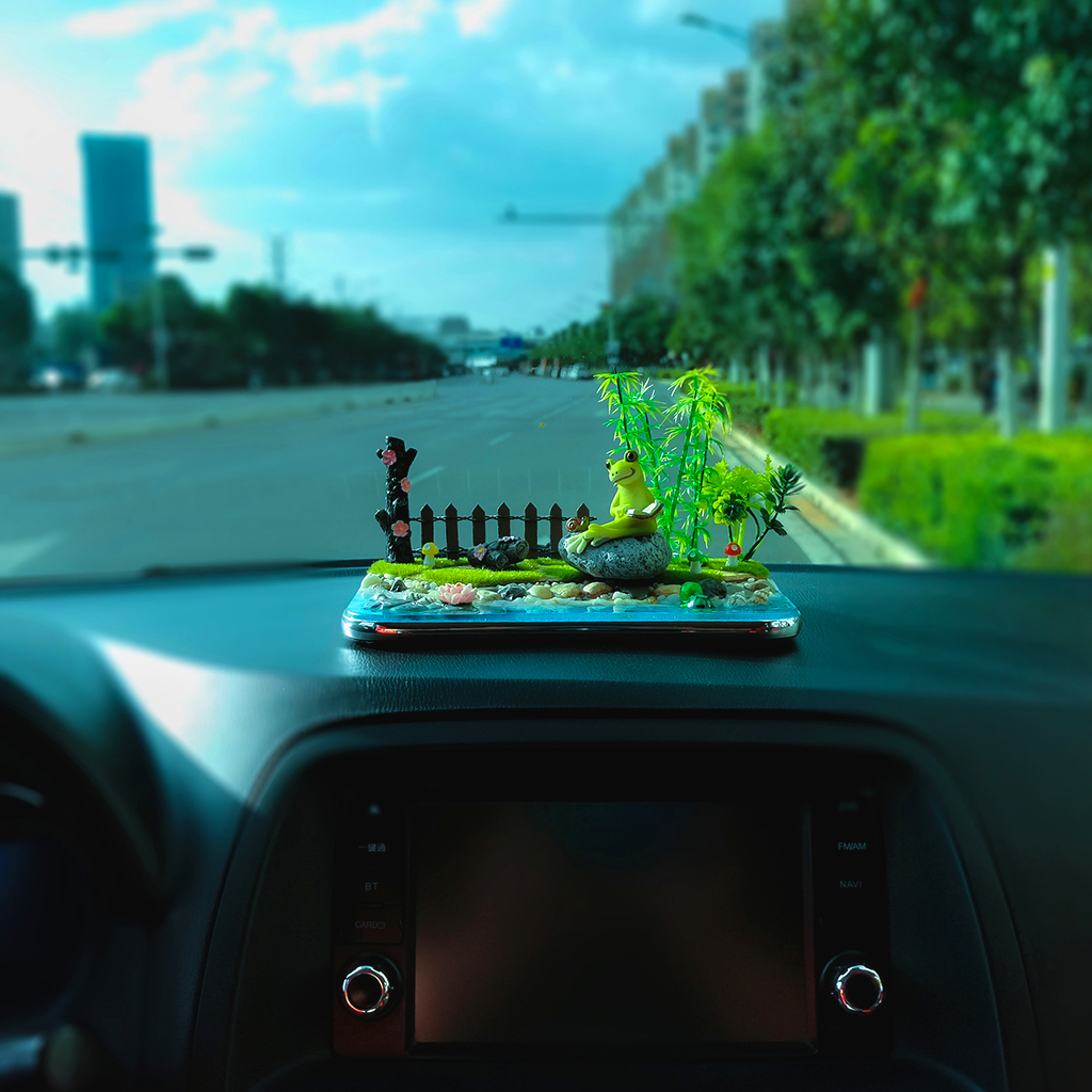 车载个性可爱中控台汽车饰品摆件网红青蛙微景观场景绿植车内摆件