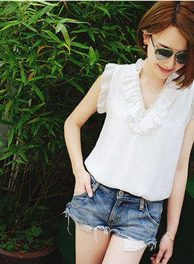 ayuki黄美熙网红ins风白色精致甜美荷叶边V领钉珠雪纺衫衬衫