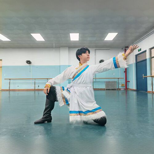 高档新款藏族服装男成人