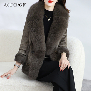 妈妈大气保暖外套冬 狐狸毛领修身 2025新款 海宁兔皮一体皮草女短款