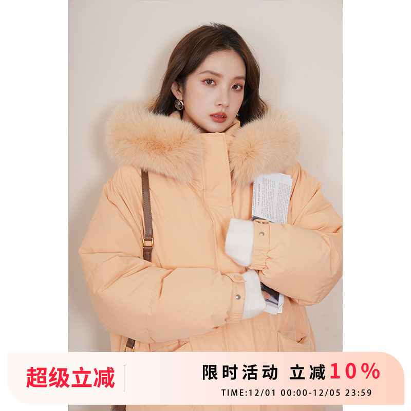 竹依依琥珀橙狐狸毛领长款羽绒服