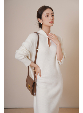 竹依依国风旗袍立领白色羊毛针织连衣裙女2025冬新款显瘦打底长裙