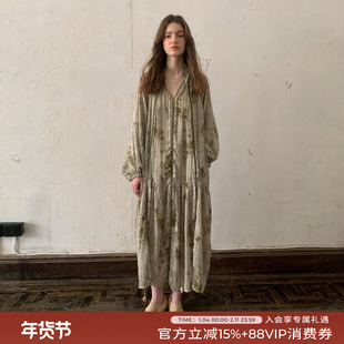 竹依依原创法式复古嫩绿色宽松慵懒感印花长袖连衣裙女茧型长裙