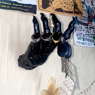 卧室玄关异形挂架女巫恶魔之手唬人家居挂饰诡异氛围感暗黑风装饰