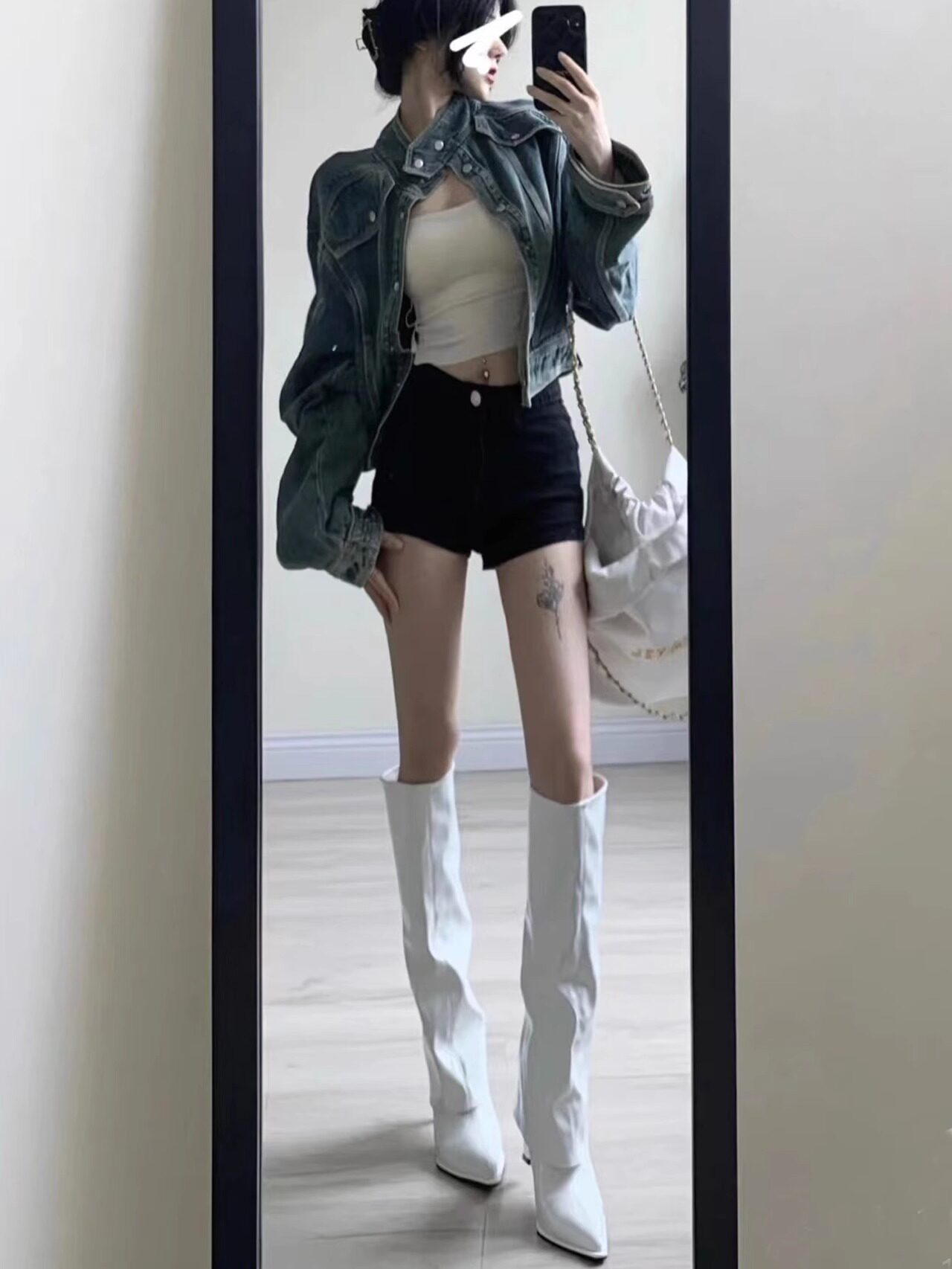 멋쟁이  나이트 페이턴트 가죽 부츠 지적 발가락 바지 부츠 스틸레토는 높지만 여성 가을과 겨울을위한 무릎 하이힐 부츠는 아닙니다