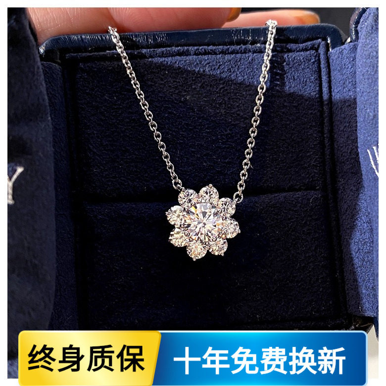 纯18K白金新款美国进口D色莫桑石1克拉圆形太阳花吊坠百搭项链