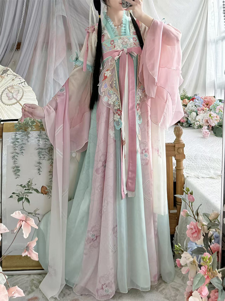 Hanfu üslubunda qadın paltarı - çəhrayı ənənəvi Çin kostyumu