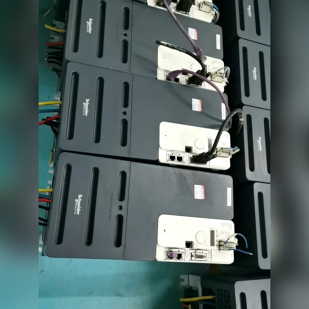 施耐德LXM32MC10N4通电正常实物拍摄需要的私聊 议价