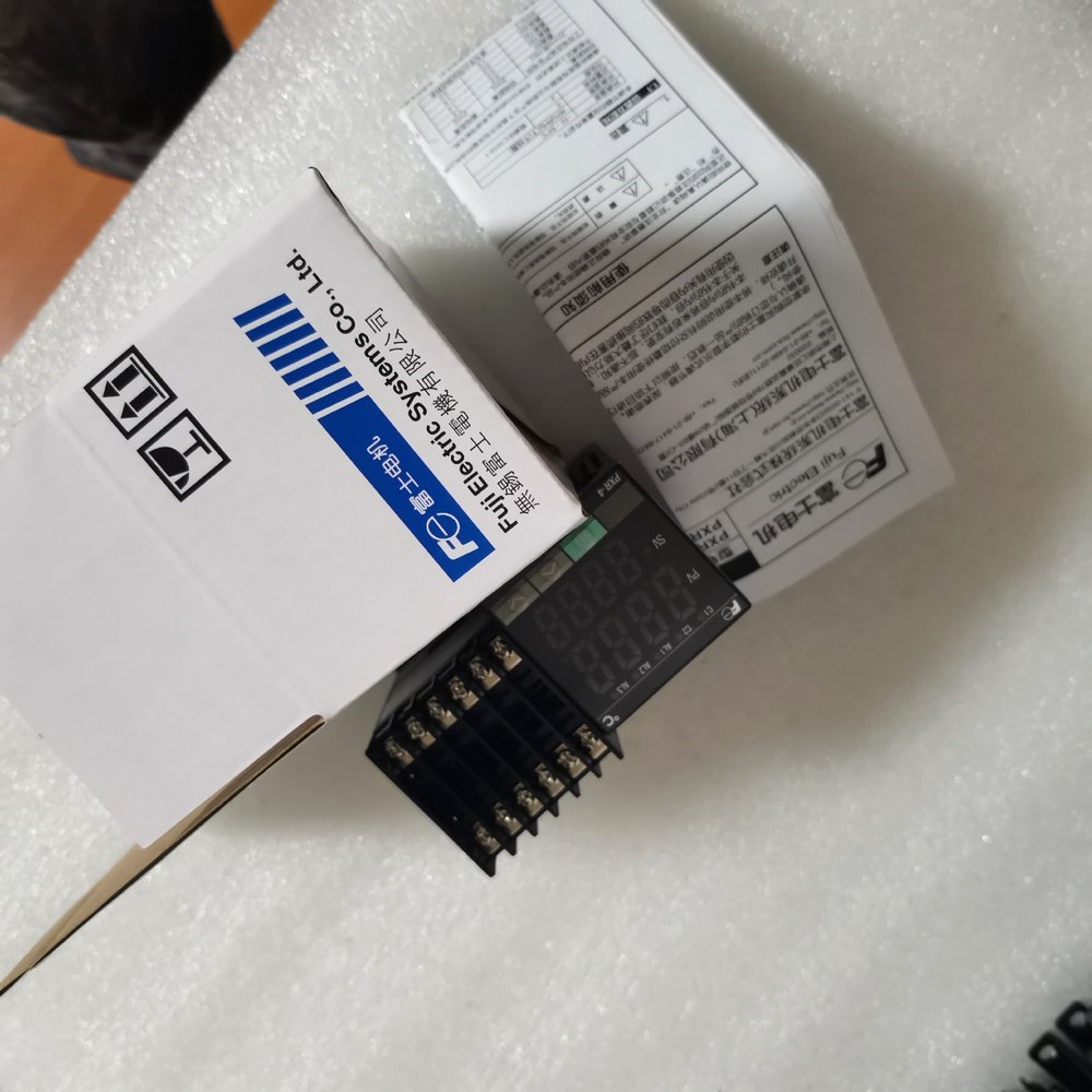 原装富士温控表PXR4TCY1-8W000-C保修一年 议价
