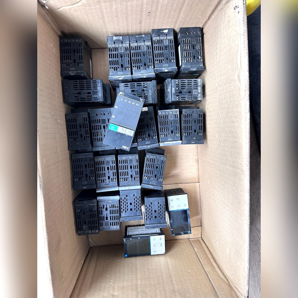 富士温控表PXR5TAY1-8V000-A 议价