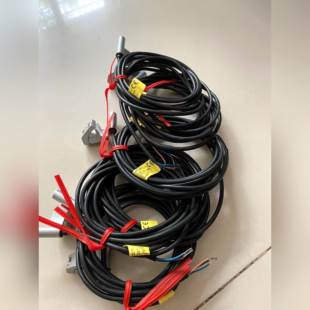 亚德客 磁性开关 DS1AP020 无包装 数量6条 单 议价