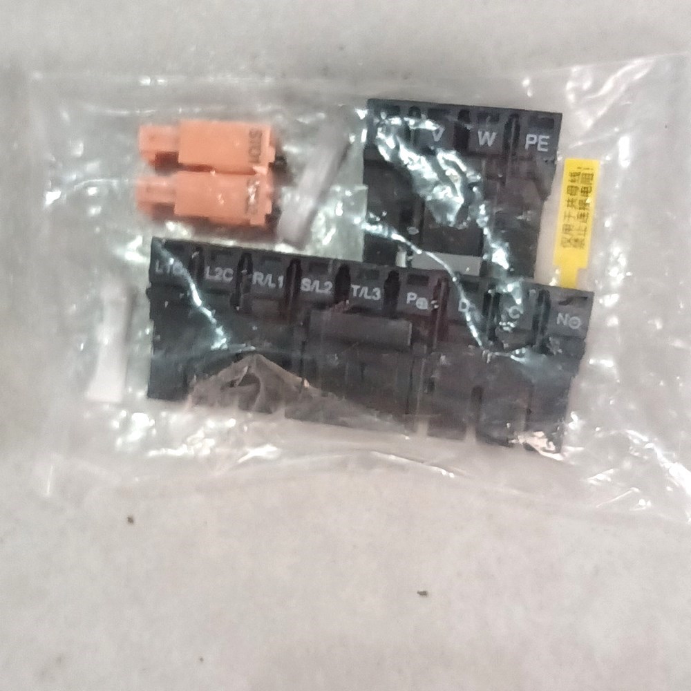 汇川SV660NT8R4I驱动器原装端子一套有需要的老板私 议价