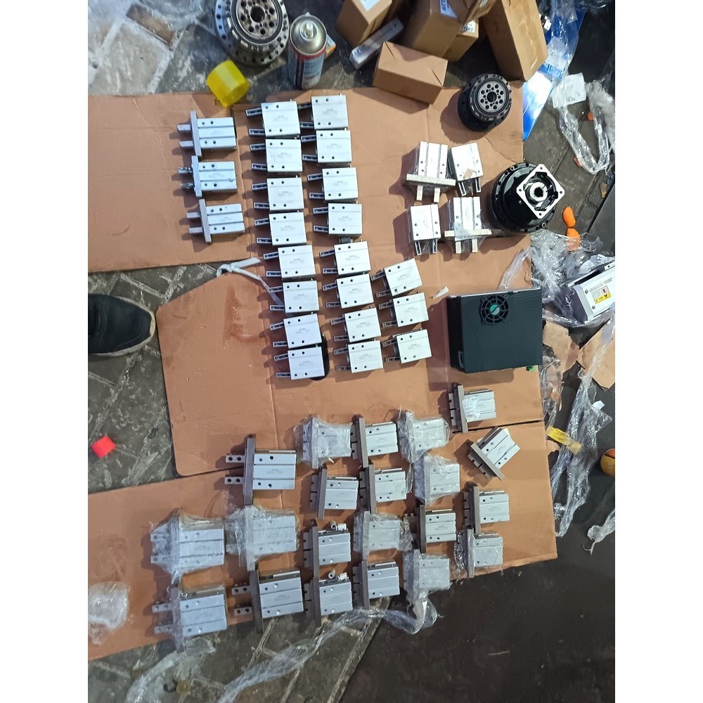 亚德客手指气缸HFTY32一共23个4个扳机80 议价