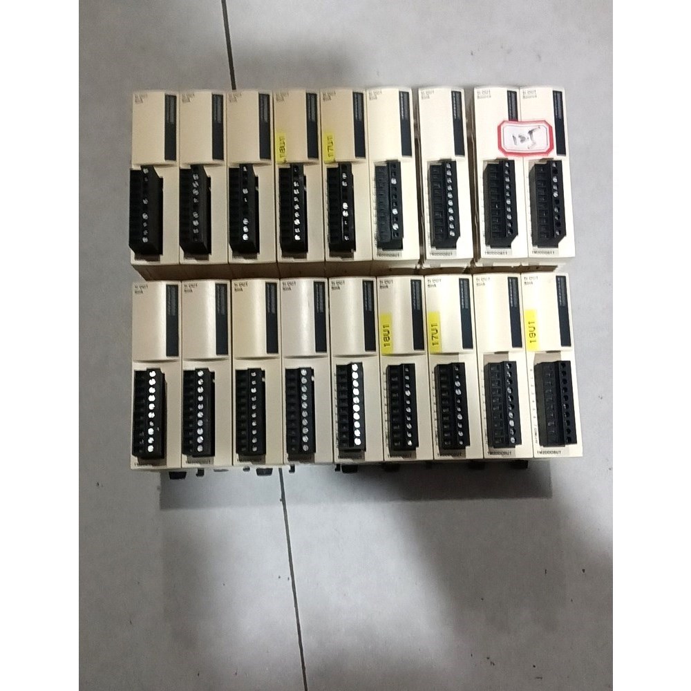 施耐德原装PLC模块TM2DDO8UT一手功能包好 议价
