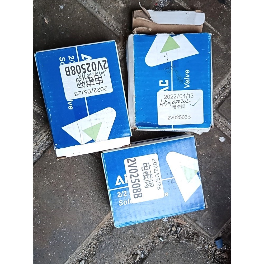 原装AirTAC电磁阀2V02508BⅠ数量2个 议价