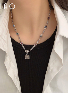 时髦基因 韩系达人街拍镶嵌锆石方块吊坠项链 个性花纹高级锁骨链