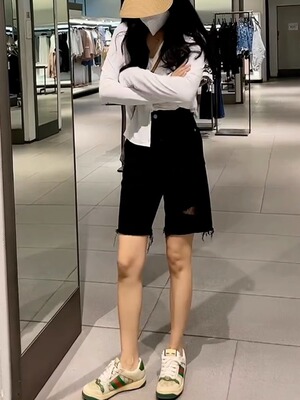 黑色破洞牛仔短裤女夏季2025新款宽松显瘦休闲五分裤毛边直筒五分