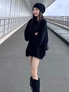 慵懒风中长款套头卫衣女士2025新款秋季穿搭黑色休闲宽松圆领上衣