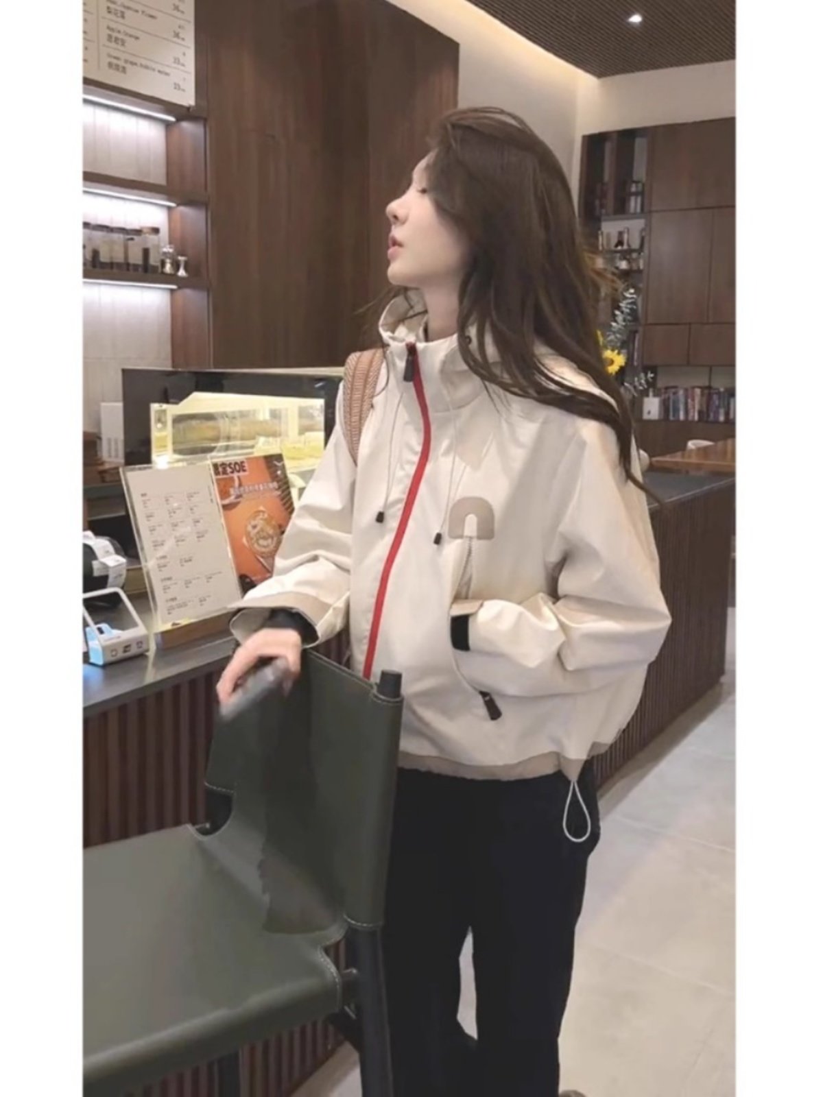 白色女士登山夹克2025新款秋季新款高端对比色户外防晒夹克上衣