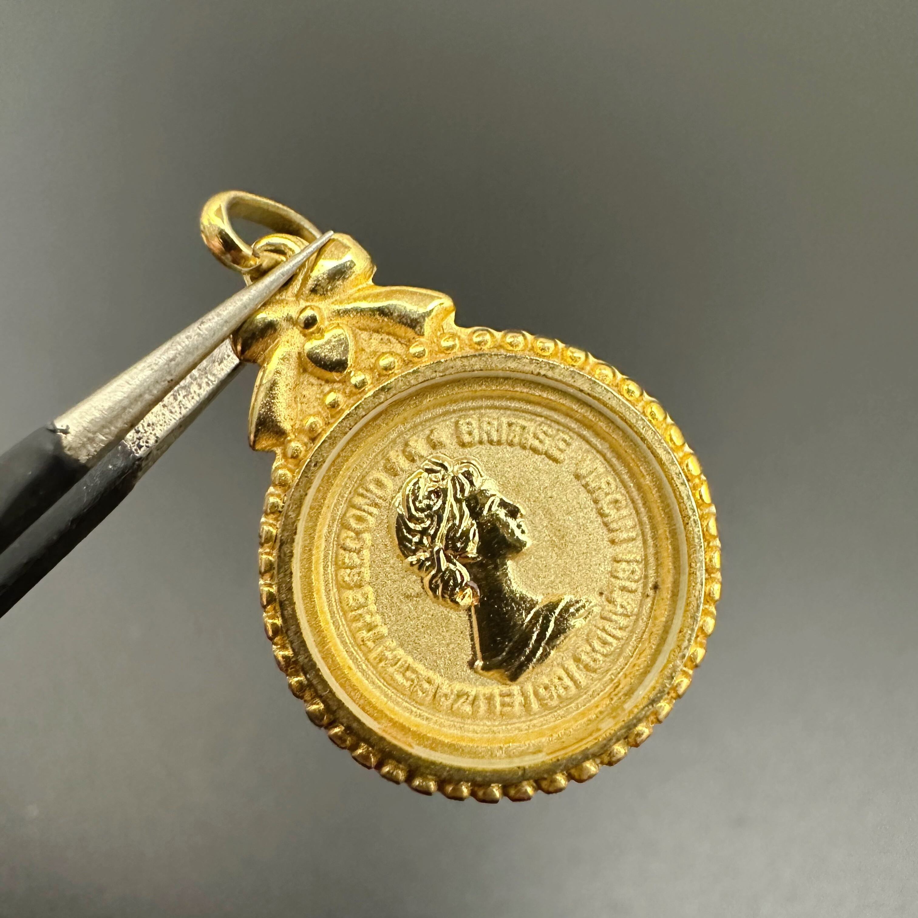 中古vintage镀金打标女王币吊坠裸坠伊丽莎白头像款 精美女士吊坠